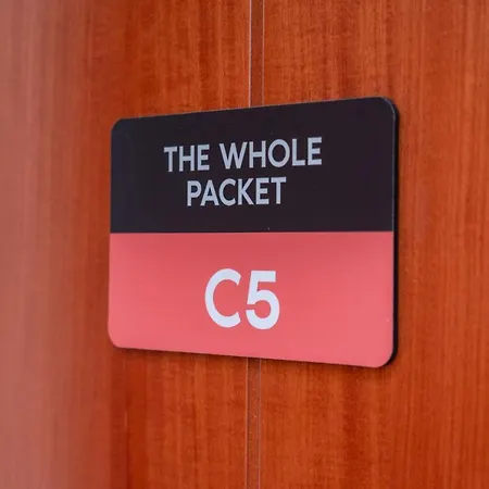 The Whole Packet C5 Center With Parking شقة لاريسا
