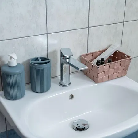 The Whole Packet C5 Center With Parking *